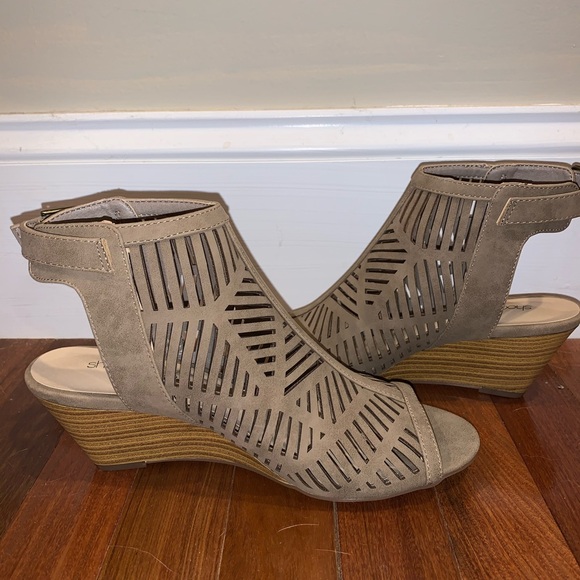 Spring Peep Toe Wedges! - Picture 5 of 5